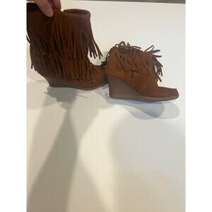 Minnetonka Fringe Wedge Boots – Boho Chic | Chloé Inspired | Size 7
